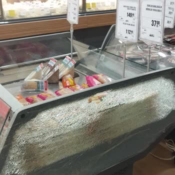 Migros Dolap Cam Kırığı