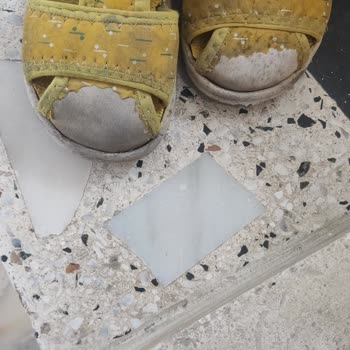 Vicco Sandaletimin Burun Kısmı Açıldı Ve Soyuldu