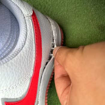 Markalsana Ayakkabıdaki Dikişler Açıldı Ve Taban Ayrıldı