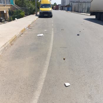 Pendik Belediyesi İşlek Olmasına Rağmen Pekel Sokak Çöplük Halinde