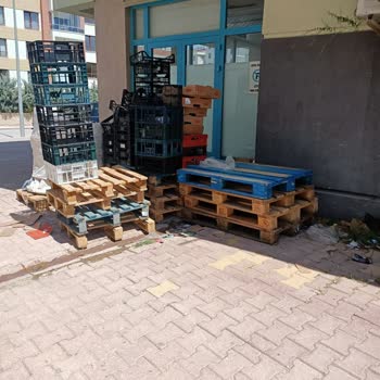 A101 İn Depo Kapısı Önündeki Eşyaların Kaldırılması Ve Temiz Tutulması