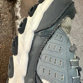 Skechers Marka Ayakkabımın Plastikleri Çatladı!