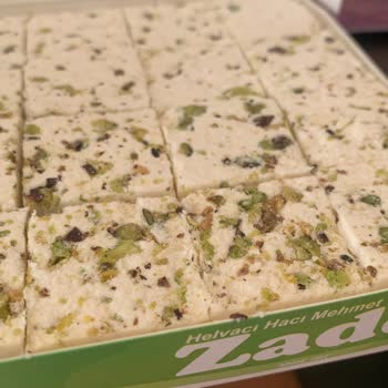 Helvacı Hacı Mehmet Zade Marka Çekme Helvanın İçinden Böcek Çıktı!