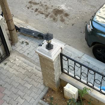 Martı Scooter Bina Kapısı Girişine Bırakıldı