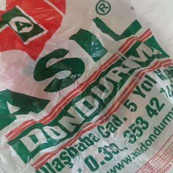 Asıl Dondurma Tatlının İçinden Böcek Çıktı