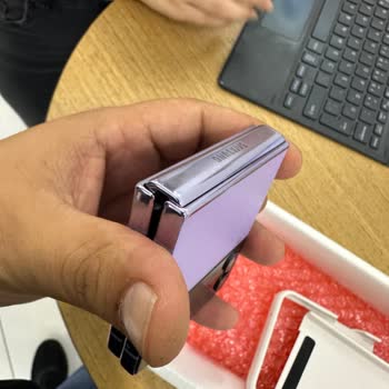 Samsung Telefon Z Flip 4 Ekran Bozulması