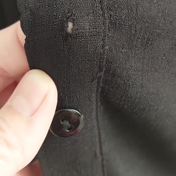 Yırtık Ferace Eminos Butik İlgi Yetersizliği