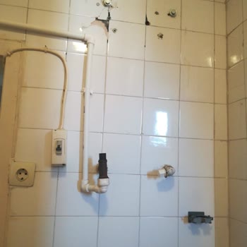 DemirDöküm Termosifon Takan Yetkili Servis Su Borusunu Patlamıştır.