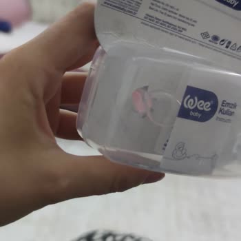 Wee Baby Emzik Kutusundan Kıl Çıktı