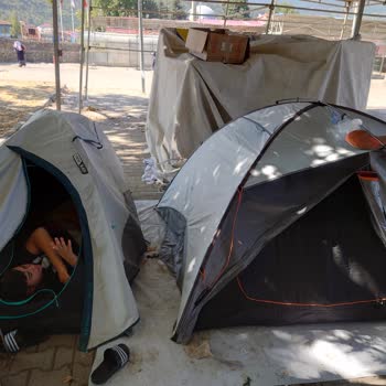 Decathlon Yırtık Çıkan Çadır