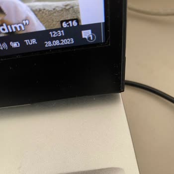 Monster Notebook Sol Alt Menteşe Çıkacak Gibi Oluyor Sağlam Değil