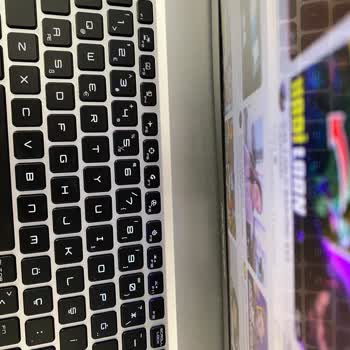 Monster Notebook Sol Alt Menteşe Çıkacak Gibi Oluyor Sağlam Değil