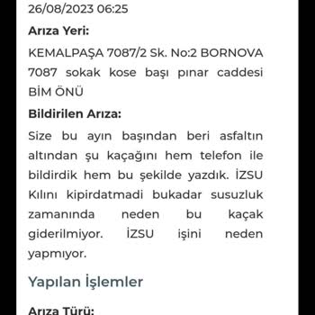 İzmir Büyükşehir Belediyesi Asfalt Altından Temiz Su Dışarı Çıkıyor