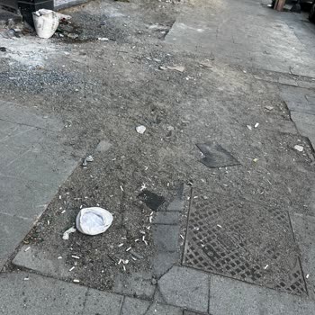 İBB - İstanbul Büyükşehir Belediyesi Bozuk Kaldırımın Onarılmaması