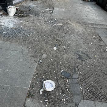 İBB - İstanbul Büyükşehir Belediyesi Bozuk Kaldırımın Onarılmaması