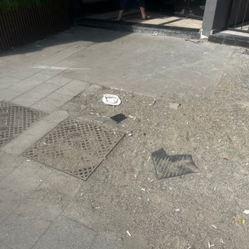 İBB - İstanbul Büyükşehir Belediyesi Bozuk Kaldırımın Onarılmaması