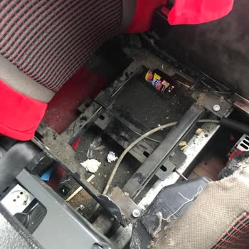 İstanbul Kalesi 1453 Oturma Alanı Kırılmış Ve Koltuk Yerinde Yok