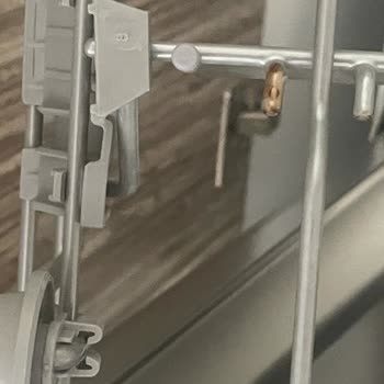 Siemens İQ700 Serisi Bulaşık Makinesinde Sepetlerde Paslanma Sorunu