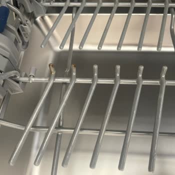 Siemens İQ700 Serisi Bulaşık Makinesinde Sepetlerde Paslanma Sorunu