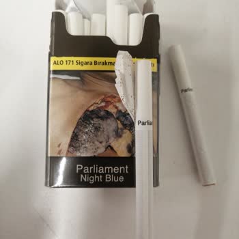 Philip Morris Pakette Sigaraya Yapışık Pis Kağıt