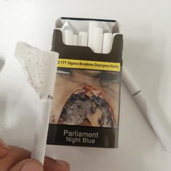 Philip Morris Pakette Sigaraya Yapışık Pis Kağıt
