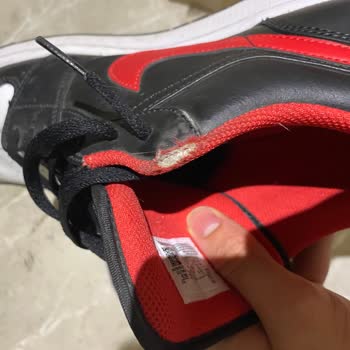 Sneaks Up Jordan 1 Low Ayakkabının Yanlarının Patlaması