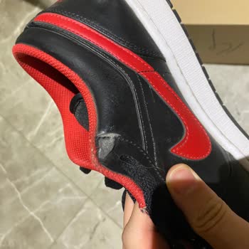 Sneaks Up Jordan 1 Low Ayakkabının Yanlarının Patlaması