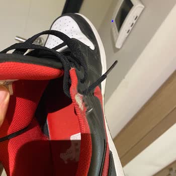 Sneaks Up Jordan 1 Low Ayakkabının Yanlarının Patlaması