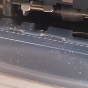 Yapı Kredi Bankası ATM'nin Sıkıştırdığı Para