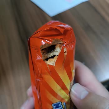 Eti Gıda Ambalaj Yırtık Ve İçindeki Ürün Yenilmiş.