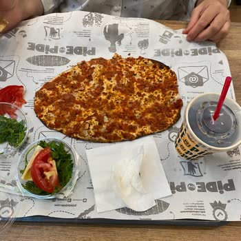 Lahmacunlar Fotoğraftakinden Çok Daha Küçük Pide By Pide