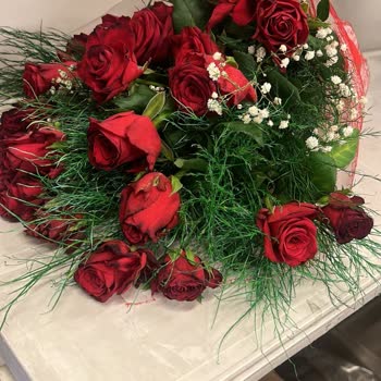 Çiçek Sepeti'nin Solmuş, Çürümüş Gül Buketi Göndermesi