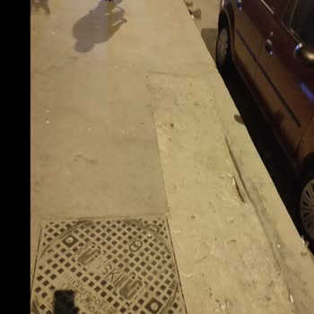 Esenyurt Belediyesi Kaldırımda Tehlike Oluştu