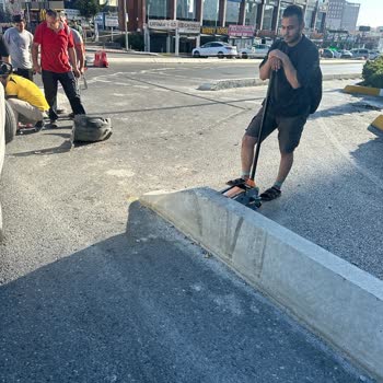 Beylikdüzü Belediyesi Uyarı Levhalarının Olmaması Ve Boyasız Olması