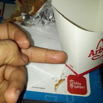 Arby's Kemik Çıktı Hamburgerden