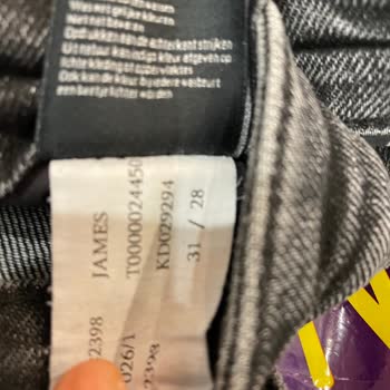 Mavi Pantolon Yırtılması Ve İade Şikayeti