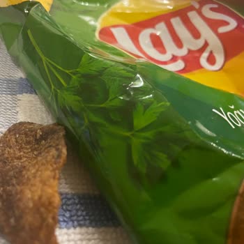 Lays Paket İçerisinden Çıkan Bozuk Veya Yanık Yenilemeyecek Cisim