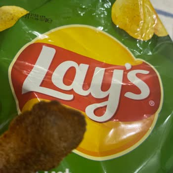 Lays Paket İçerisinden Çıkan Bozuk Veya Yanık Yenilemeyecek Cisim