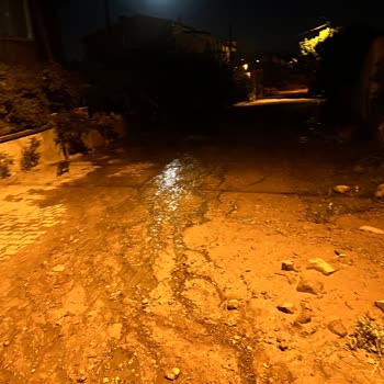 Balıkesir Büyükşehir Belediyesi Küçükköy'de Su Patlağı