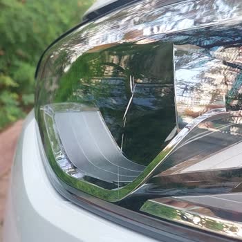 Renault Megane 4 Far Camı Çatlağı