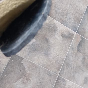 FLO Ayakkabı Terlik Bir Haftada Dağıldı