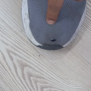 Nike Ayakkabım Kendi Kendine Sökülüyor