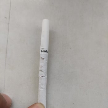 Philip Morris Sigara Paketinden Çıkan Kırık Sigara