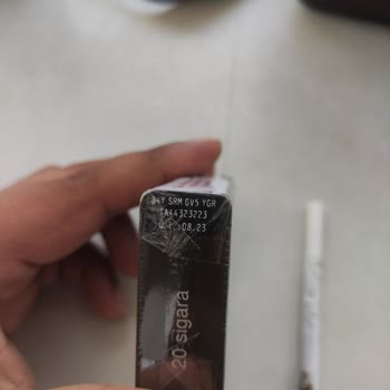 Philip Morris Sigara Paketinden Çıkan Kırık Sigara