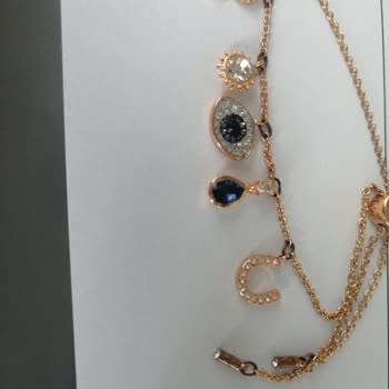 Swarovski Bilekliğin Bağlantı Noktaları Karardı