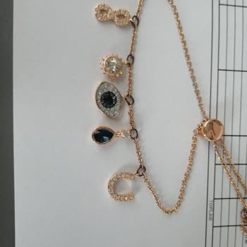 Swarovski Bilekliğin Bağlantı Noktaları Karardı
