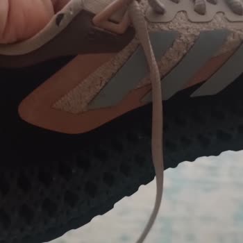 adidas Ayakkabı Da Dezenformasyon