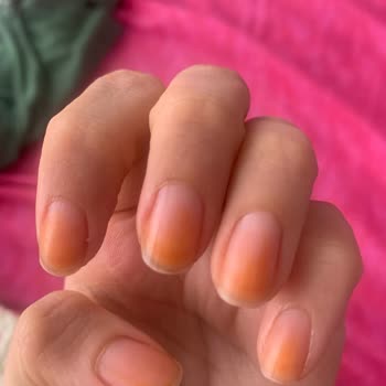 Pastel Kozmetik Pastel Oje Tırnaklarımda Leke Yaptı