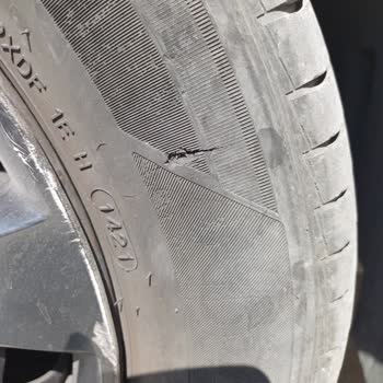 Otorapor Lastikler Yarık Ve Expert Görmedi