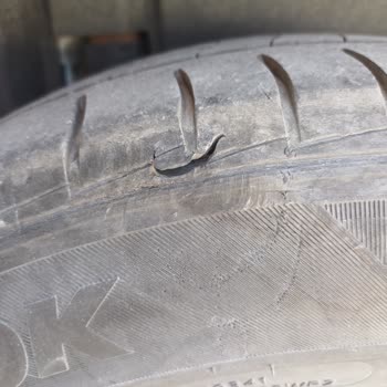 Otorapor Lastikler Yarık Ve Expert Görmedi